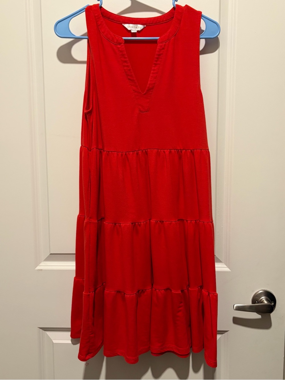 crown & ivy Red Tiered V-Neck Midi Dress